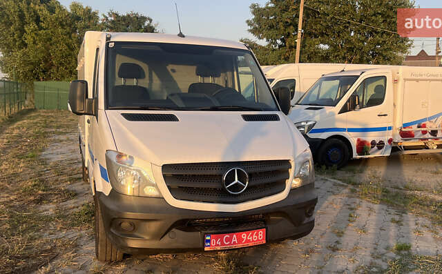 Белый Мерседес Sprinter, объемом двигателя 2.2 л и пробегом 180 тыс. км за 26900 $, фото 2 на Automoto.ua