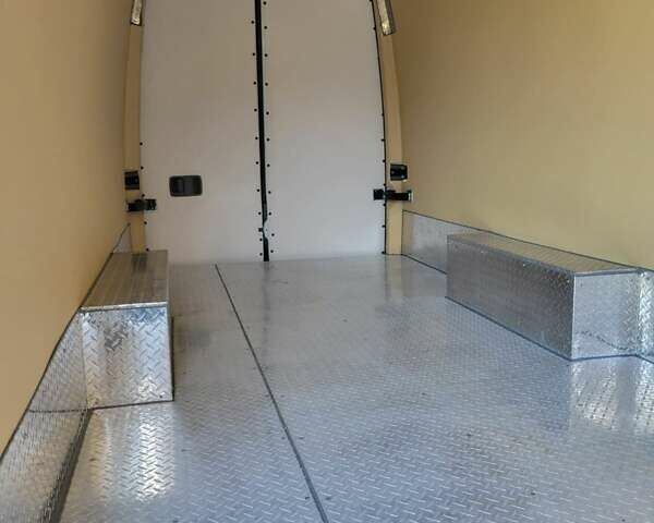 Белый Мерседес Sprinter, объемом двигателя 3 л и пробегом 311 тыс. км за 31800 $, фото 41 на Automoto.ua