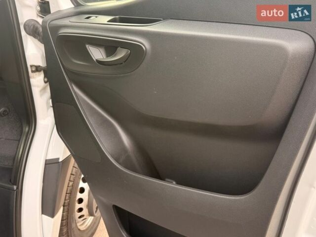 Белый Мерседес Sprinter, объемом двигателя 2.2 л и пробегом 238 тыс. км за 35000 $, фото 38 на Automoto.ua