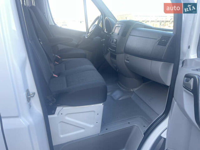 Белый Мерседес Sprinter, объемом двигателя 3 л и пробегом 281 тыс. км за 27900 $, фото 6 на Automoto.ua