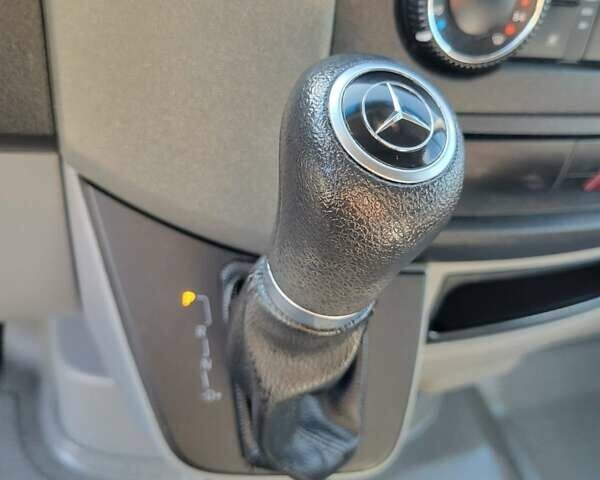 Белый Мерседес Sprinter, объемом двигателя 3 л и пробегом 311 тыс. км за 31800 $, фото 38 на Automoto.ua