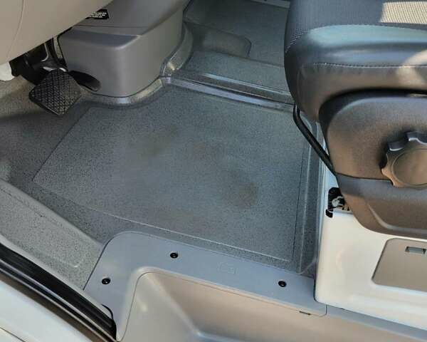 Белый Мерседес Sprinter, объемом двигателя 3 л и пробегом 311 тыс. км за 31800 $, фото 20 на Automoto.ua