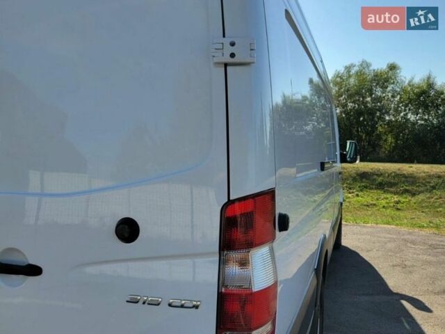 Белый Мерседес Sprinter, объемом двигателя 3 л и пробегом 311 тыс. км за 31900 $, фото 7 на Automoto.ua