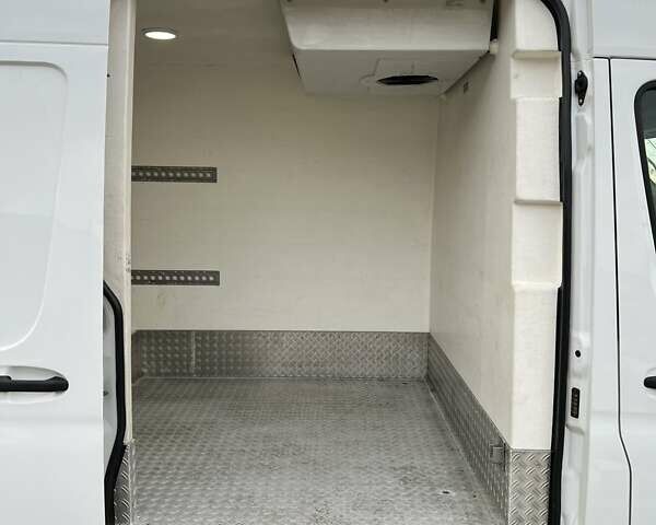 Белый Мерседес Sprinter, объемом двигателя 2.2 л и пробегом 235 тыс. км за 31000 $, фото 10 на Automoto.ua