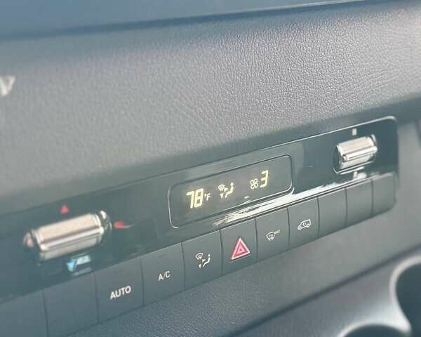 Белый Мерседес Sprinter, объемом двигателя 2.99 л и пробегом 472 тыс. км за 35000 $, фото 15 на Automoto.ua
