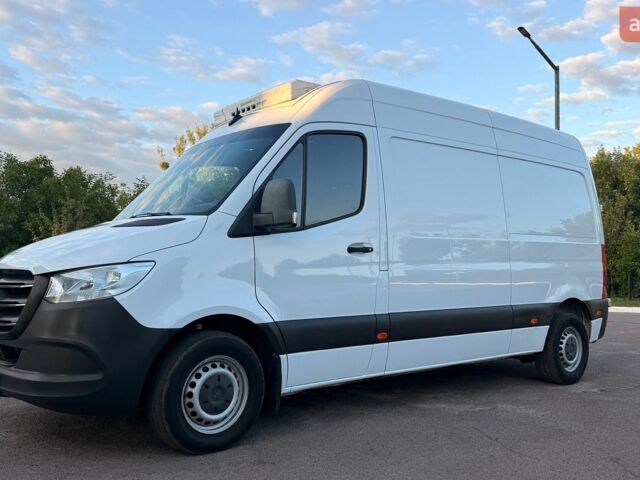 Белый Мерседес Sprinter, объемом двигателя 2.2 л и пробегом 263 тыс. км за 25000 $, фото 4 на Automoto.ua