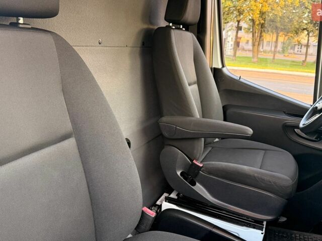 Белый Мерседес Sprinter, объемом двигателя 2.2 л и пробегом 263 тыс. км за 25000 $, фото 28 на Automoto.ua