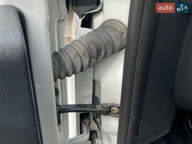 Белый Мерседес Sprinter, объемом двигателя 3 л и пробегом 253 тыс. км за 28500 $, фото 55 на Automoto.ua