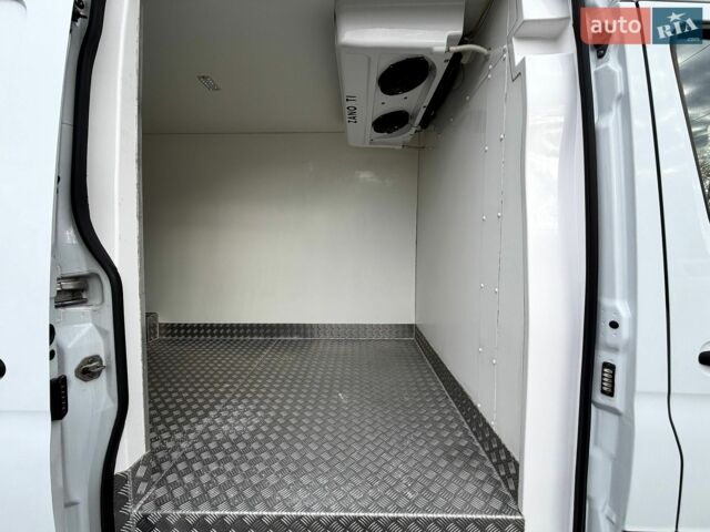 Белый Мерседес Sprinter, объемом двигателя 3 л и пробегом 236 тыс. км за 30000 $, фото 16 на Automoto.ua