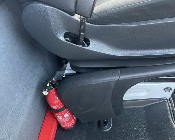 Белый Мерседес Sprinter, объемом двигателя 3 л и пробегом 254 тыс. км за 27500 $, фото 25 на Automoto.ua