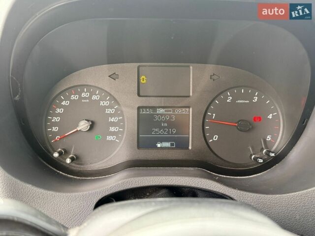 Білий Мерседес Sprinter, об'ємом двигуна 2.1 л та пробігом 256 тис. км за 26000 $, фото 17 на Automoto.ua