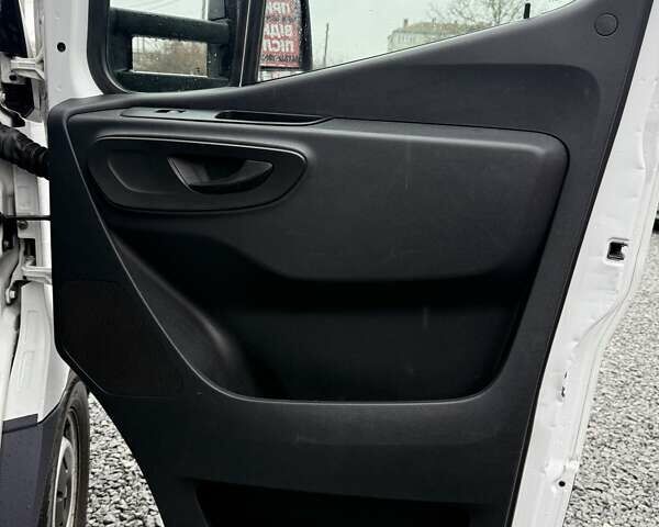 Белый Мерседес Sprinter, объемом двигателя 0 л и пробегом 330 тыс. км за 22000 $, фото 17 на Automoto.ua