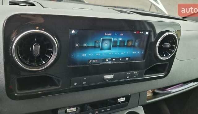 Белый Мерседес Sprinter, объемом двигателя 2.99 л и пробегом 530 тыс. км за 35000 $, фото 3 на Automoto.ua