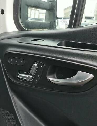 Белый Мерседес Sprinter, объемом двигателя 2.99 л и пробегом 530 тыс. км за 35000 $, фото 10 на Automoto.ua