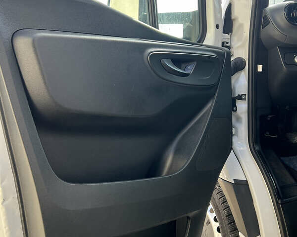 Белый Мерседес Sprinter, объемом двигателя 2.2 л и пробегом 300 тыс. км за 28500 $, фото 17 на Automoto.ua