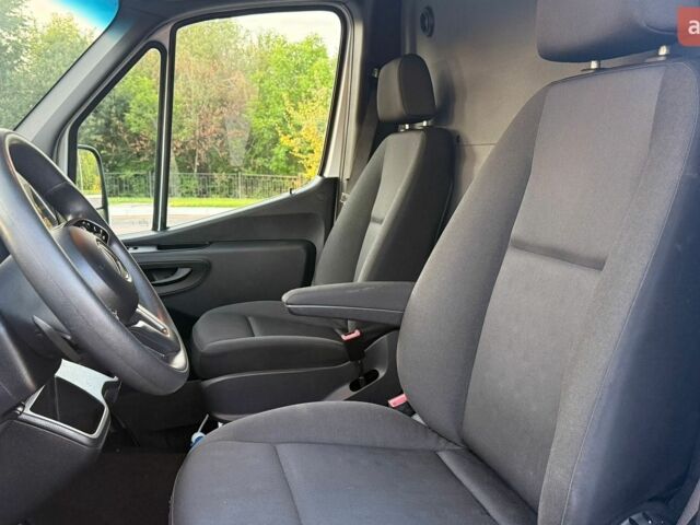 Белый Мерседес Sprinter, объемом двигателя 2.2 л и пробегом 263 тыс. км за 25000 $, фото 33 на Automoto.ua