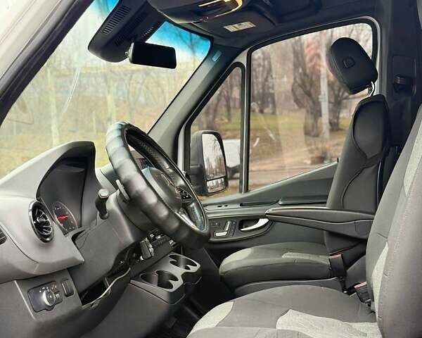 Белый Мерседес Sprinter, объемом двигателя 2.99 л и пробегом 472 тыс. км за 34000 $, фото 12 на Automoto.ua