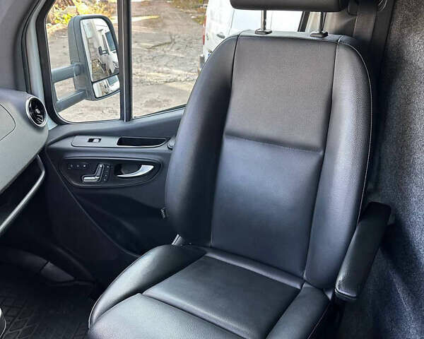 Белый Мерседес Sprinter, объемом двигателя 2.99 л и пробегом 377 тыс. км за 40000 $, фото 18 на Automoto.ua