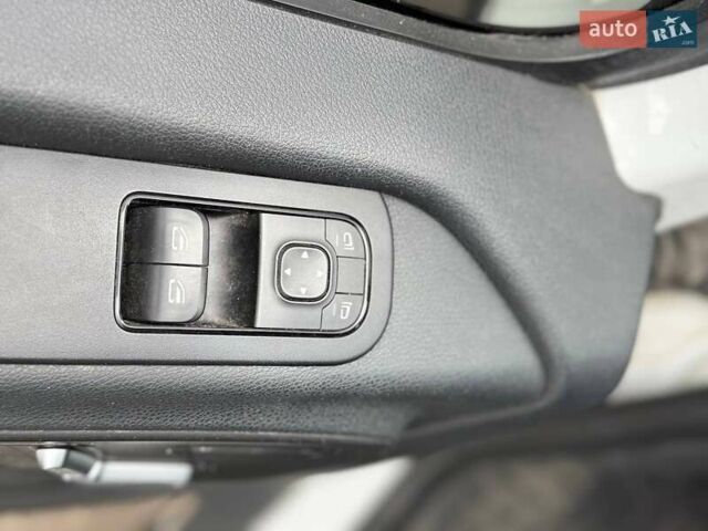 Белый Мерседес Sprinter, объемом двигателя 2.99 л и пробегом 472 тыс. км за 35000 $, фото 18 на Automoto.ua