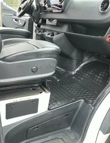 Белый Мерседес Sprinter, объемом двигателя 2.99 л и пробегом 530 тыс. км за 35000 $, фото 8 на Automoto.ua
