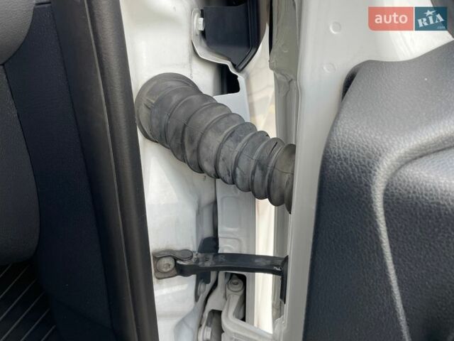 Белый Мерседес Sprinter, объемом двигателя 3 л и пробегом 253 тыс. км за 28500 $, фото 56 на Automoto.ua