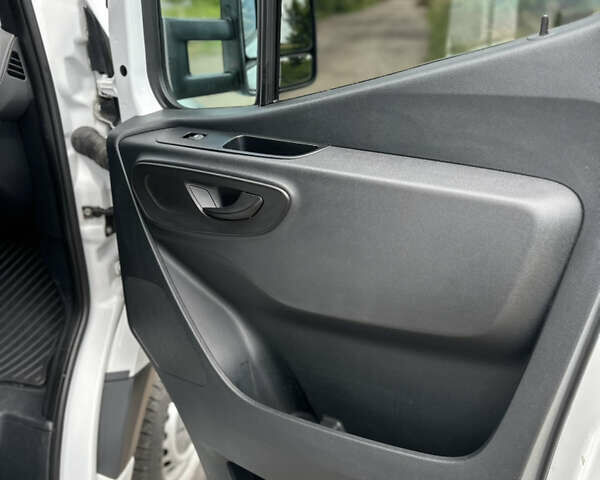 Белый Мерседес Sprinter, объемом двигателя 2.2 л и пробегом 400 тыс. км за 28999 $, фото 28 на Automoto.ua