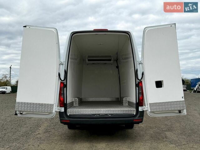 Белый Мерседес Sprinter, объемом двигателя 3 л и пробегом 236 тыс. км за 30000 $, фото 13 на Automoto.ua