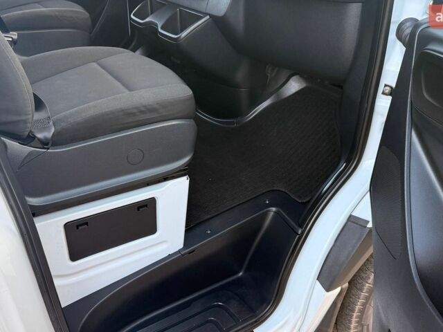 Белый Мерседес Sprinter, объемом двигателя 2.2 л и пробегом 263 тыс. км за 25000 $, фото 22 на Automoto.ua