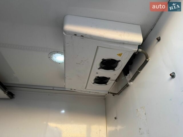 Белый Мерседес Sprinter, объемом двигателя 3 л и пробегом 386 тыс. км за 42000 $, фото 8 на Automoto.ua