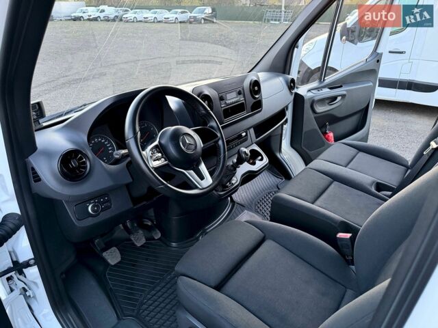 Белый Мерседес Sprinter, объемом двигателя 3 л и пробегом 236 тыс. км за 30000 $, фото 31 на Automoto.ua