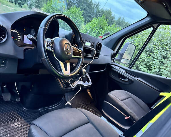 Белый Мерседес Sprinter, объемом двигателя 3 л и пробегом 591 тыс. км за 29000 $, фото 9 на Automoto.ua