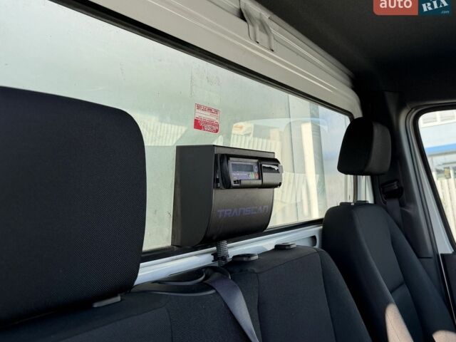 Белый Мерседес Sprinter, объемом двигателя 2.2 л и пробегом 243 тыс. км за 24400 $, фото 4 на Automoto.ua