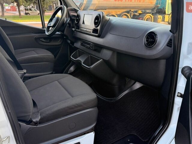 Белый Мерседес Sprinter, объемом двигателя 2.2 л и пробегом 263 тыс. км за 25000 $, фото 21 на Automoto.ua