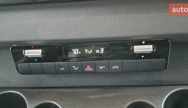 Белый Мерседес Sprinter, объемом двигателя 2.99 л и пробегом 530 тыс. км за 35000 $, фото 6 на Automoto.ua