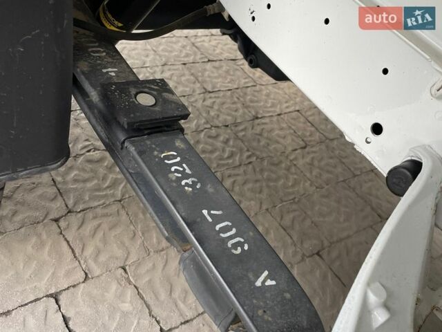 Белый Мерседес Sprinter, объемом двигателя 3 л и пробегом 253 тыс. км за 28500 $, фото 30 на Automoto.ua