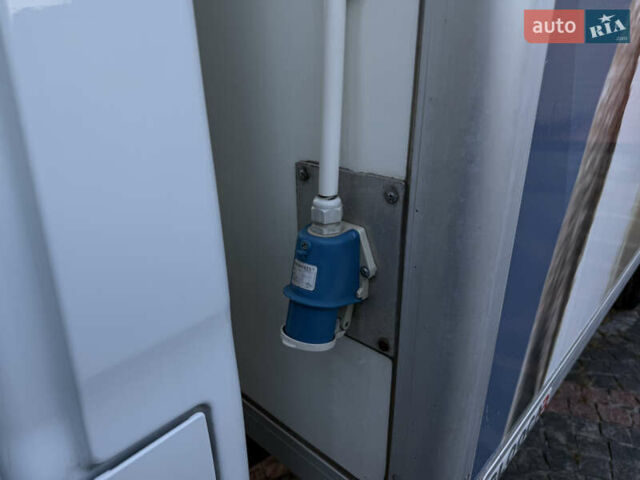 Белый Мерседес Sprinter, объемом двигателя 2.99 л и пробегом 20 тыс. км за 70000 $, фото 44 на Automoto.ua