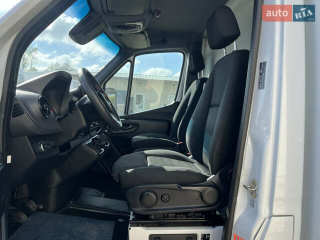 Белый Мерседес Sprinter, объемом двигателя 2.2 л и пробегом 300 тыс. км за 28500 $, фото 16 на Automoto.ua