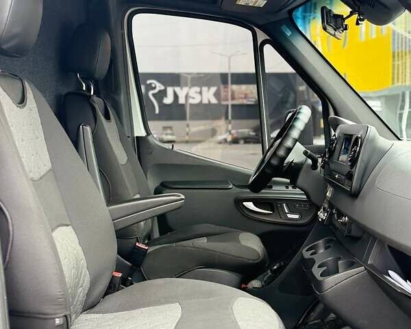 Белый Мерседес Sprinter, объемом двигателя 2.99 л и пробегом 472 тыс. км за 34000 $, фото 11 на Automoto.ua