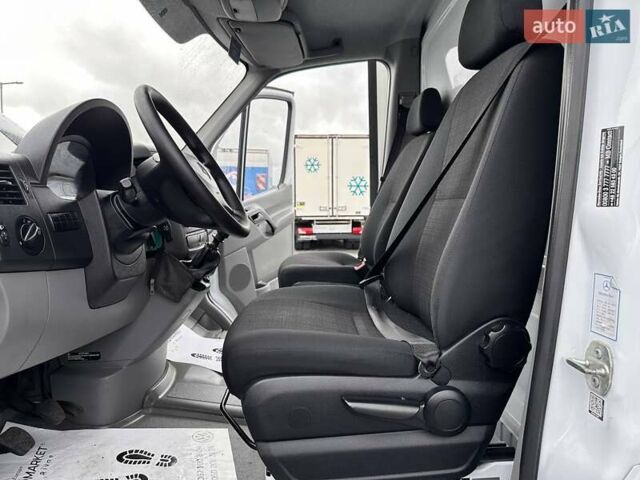 Белый Мерседес Sprinter, объемом двигателя 2.2 л и пробегом 192 тыс. км за 29800 $, фото 30 на Automoto.ua