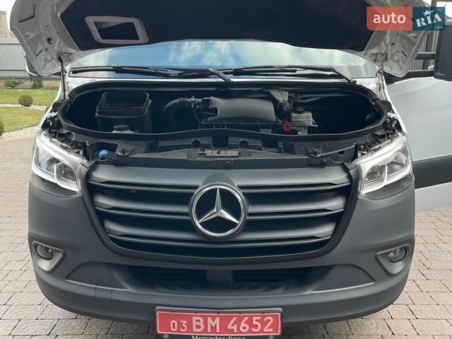 Белый Мерседес Sprinter, объемом двигателя 3 л и пробегом 253 тыс. км за 28500 $, фото 12 на Automoto.ua