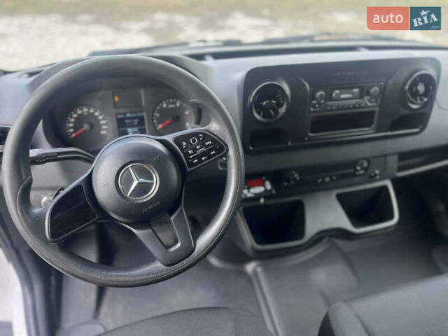Белый Мерседес Sprinter, объемом двигателя 2.2 л и пробегом 239 тыс. км за 22500 $, фото 7 на Automoto.ua