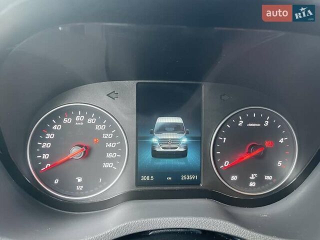 Белый Мерседес Sprinter, объемом двигателя 3 л и пробегом 254 тыс. км за 27500 $, фото 11 на Automoto.ua