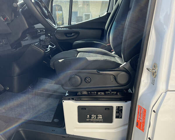 Белый Мерседес Sprinter, объемом двигателя 2.2 л и пробегом 300 тыс. км за 28500 $, фото 15 на Automoto.ua