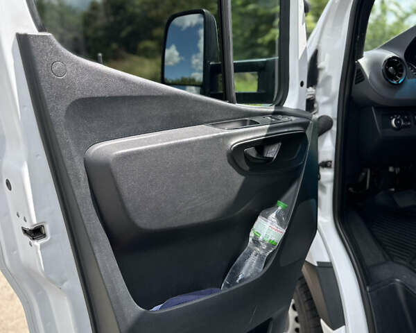 Белый Мерседес Sprinter, объемом двигателя 2.2 л и пробегом 400 тыс. км за 28999 $, фото 22 на Automoto.ua