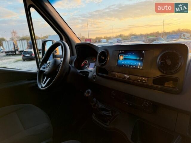 Белый Мерседес Sprinter, объемом двигателя 2.2 л и пробегом 243 тыс. км за 24700 $, фото 2 на Automoto.ua
