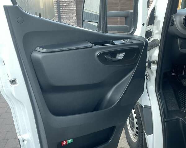 Белый Мерседес Sprinter, объемом двигателя 3 л и пробегом 254 тыс. км за 27500 $, фото 8 на Automoto.ua