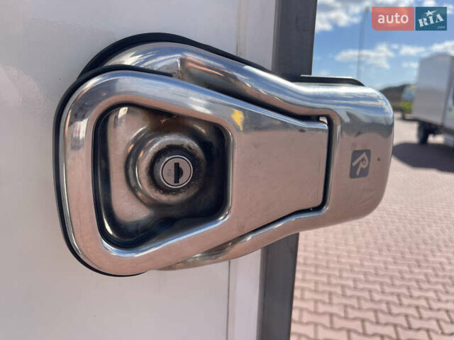 Белый Мерседес Sprinter, объемом двигателя 2.1 л и пробегом 244 тыс. км за 23750 $, фото 9 на Automoto.ua