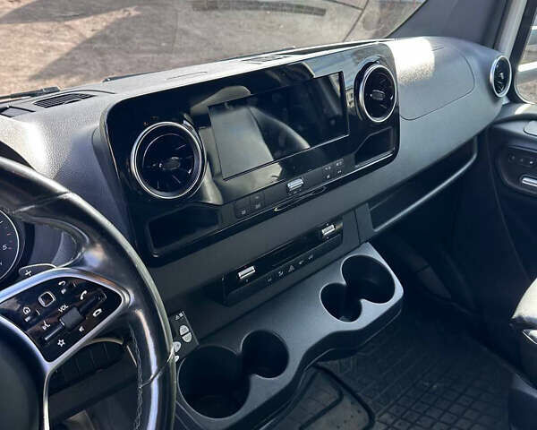 Белый Мерседес Sprinter, объемом двигателя 2.99 л и пробегом 377 тыс. км за 40000 $, фото 7 на Automoto.ua