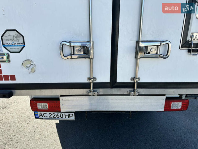 Белый Мерседес Sprinter, объемом двигателя 3 л и пробегом 591 тыс. км за 29000 $, фото 3 на Automoto.ua