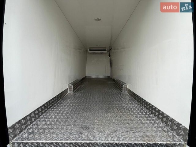 Белый Мерседес Sprinter, объемом двигателя 3 л и пробегом 236 тыс. км за 31000 $, фото 14 на Automoto.ua